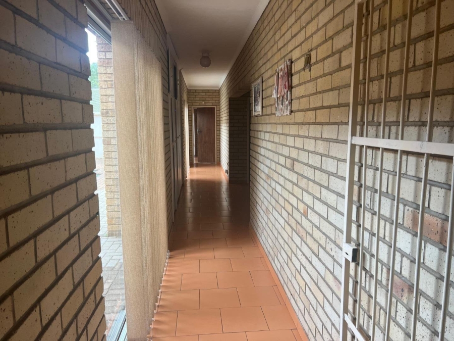5 Bedroom Property for Sale in Potchefstroom South North West